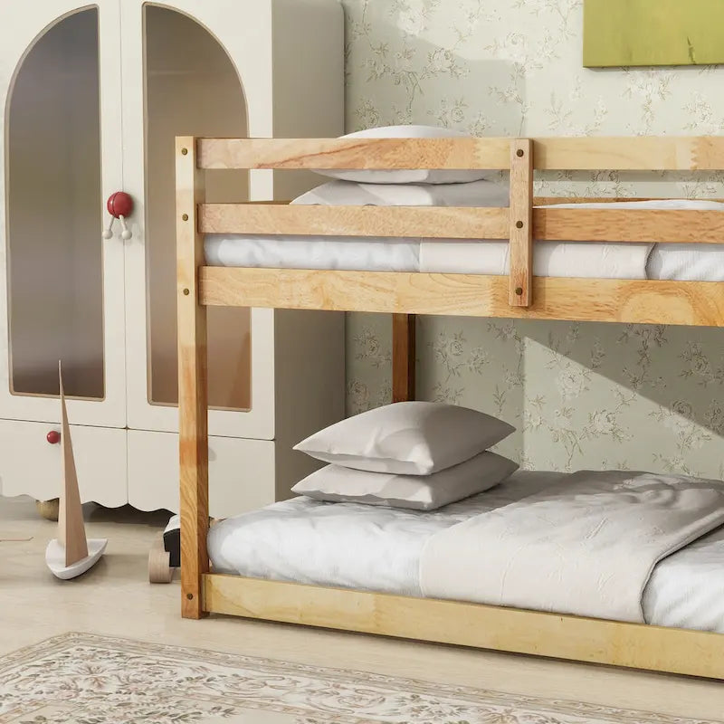 Litera doble tipo loft con dos plataformas de 13 listones y diseño de perfil bajo