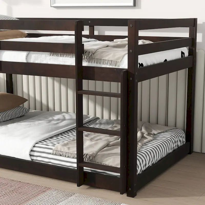 Litera doble tipo loft con dos plataformas de 13 listones y diseño de perfil bajo