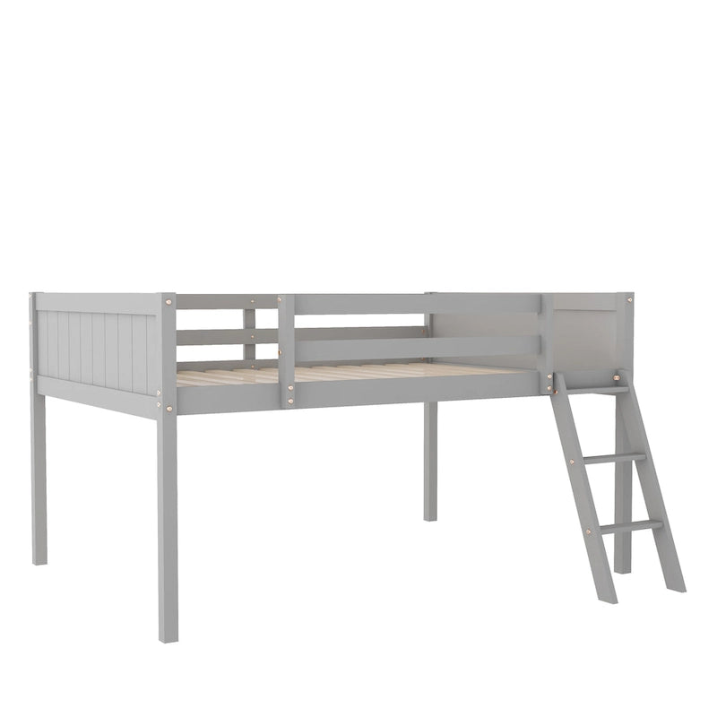 Cama tipo litera baja de madera maciza gris tamaño completo con escalera y deflector de cerca, y soporte de listones de madera para dormitorio