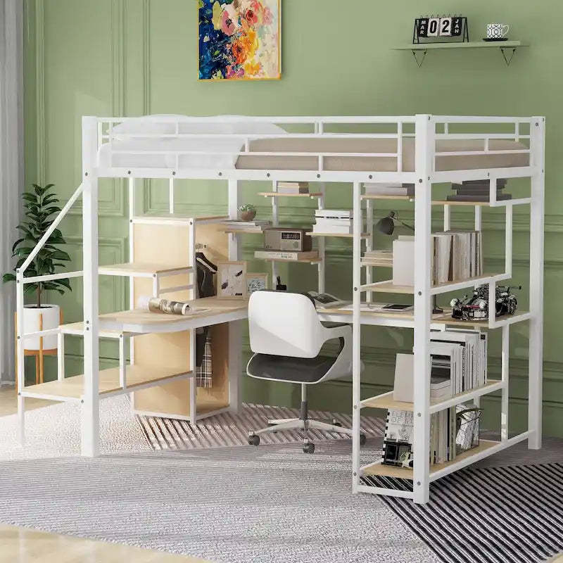 Cama alta de metal blanca tamaño matrimonial con escalera de almacenamiento, armario pequeño y escritorio
