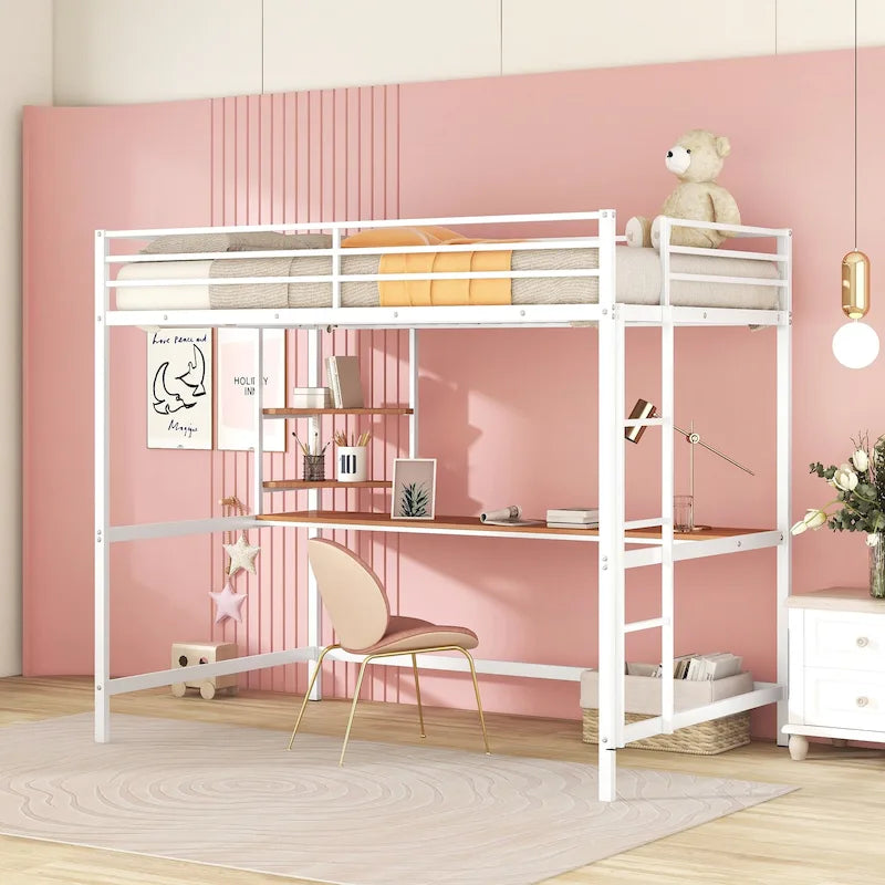 Cama alta de metal blanca de tamaño completo con escritorio, escalera y estante